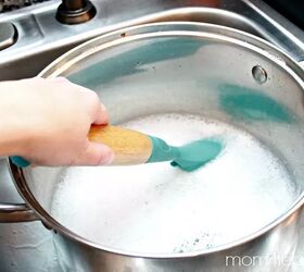 How to clean a 2024 burnt pan with salt