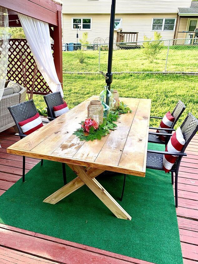 15 maneras de hacer que su patio sea ms cmodo para comer, Mesa de exterior Doable Farmhouse
