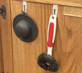 s 10 times command hooks totally saved the day, Organize your cleaning supplies