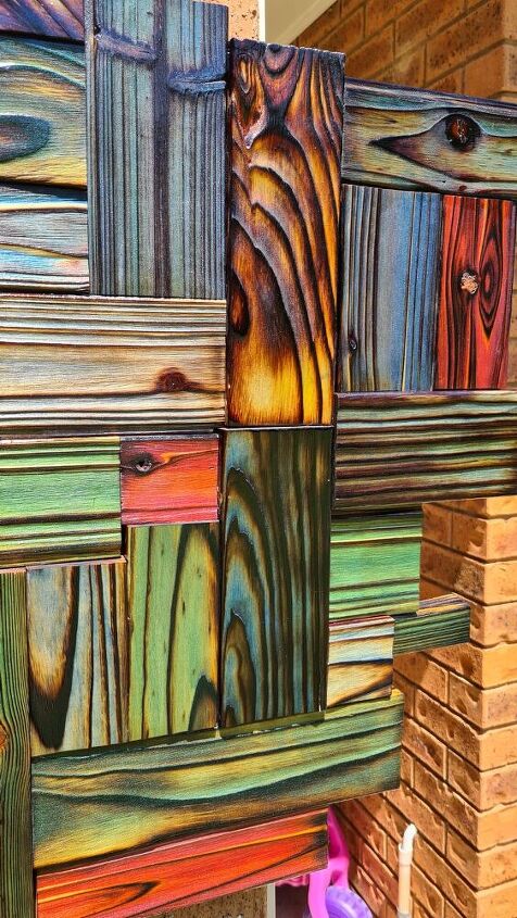 colgante de pared de madera multicolor