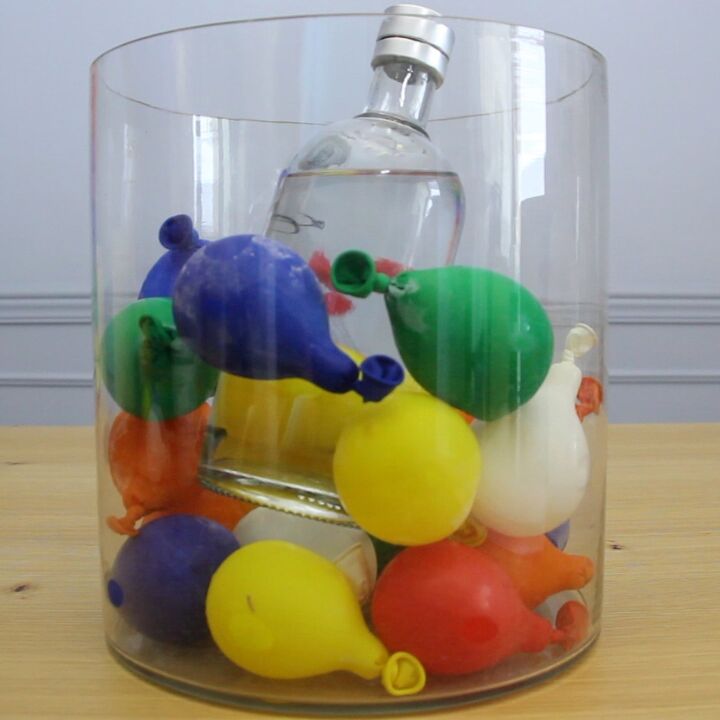 17 cosas locas que puedes hacer con globos, Haz un enfriador de globos de 5 d lares para tu pr xima fiesta de verano