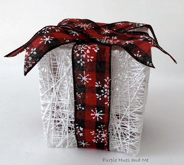create a holiday string box