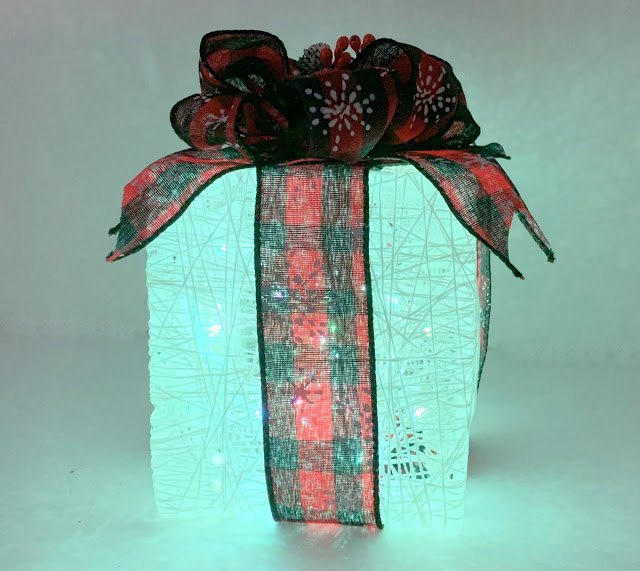 create a holiday string box