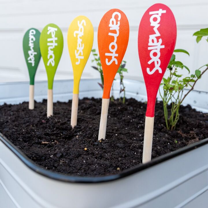 14 lindas idias de decorao ao ar livre para experimentar neste vero, marcadores de jardim de colher