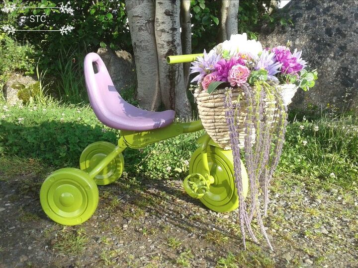 cmo recicl triciclos para convertirlos en una encantadora decoracin de jardn, Triciclo lima y malva
