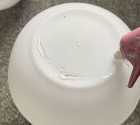 Put glue along the bottoms of 12 plastic bowls to copy this amazing furniture hack