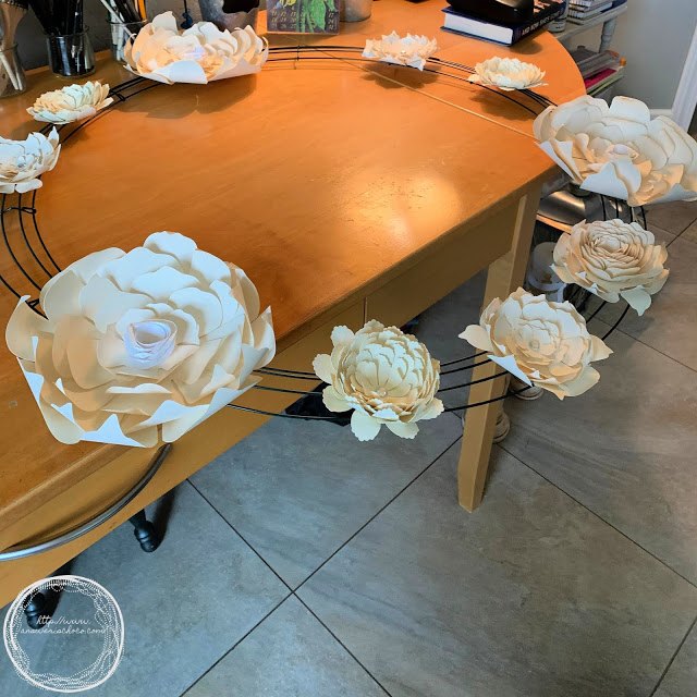 decoracin del hogar reutiliza el papel y las flores de filtro de caf en una corona