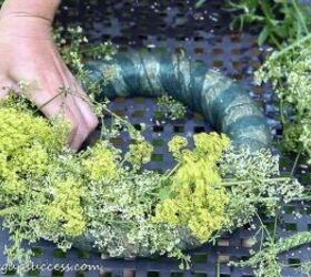 You might want to collect some wildflowers when you see this woman's 15-minute table accent