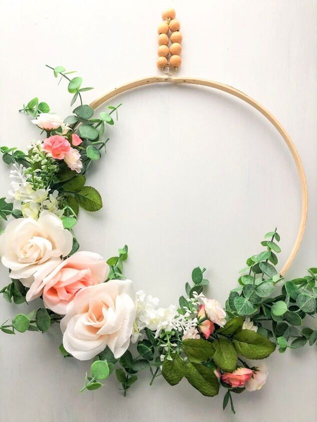 s 15 awesome summer wreaths that will make your front door look so cute, A sweet and simple wreath