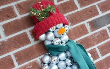  Como fazer uma decoração de parede de boneco de neve fácil com decorações de Natal