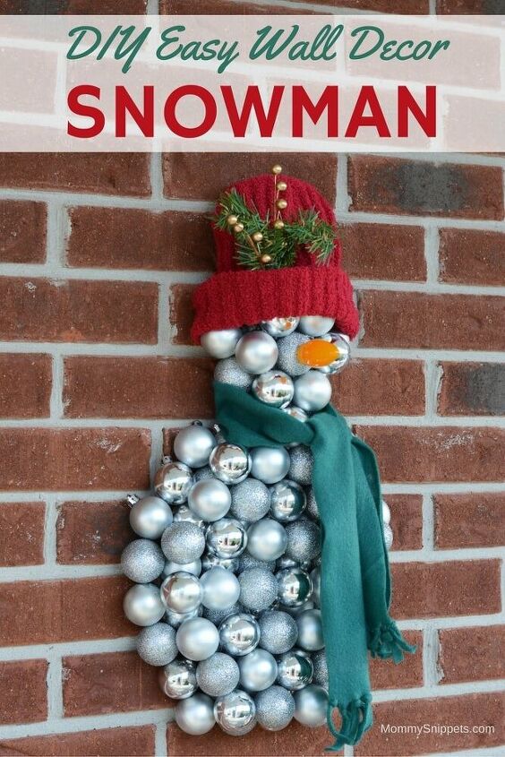 cmo hacer una fcil decoracin de pared de un mueco de nieve con adornos navideos