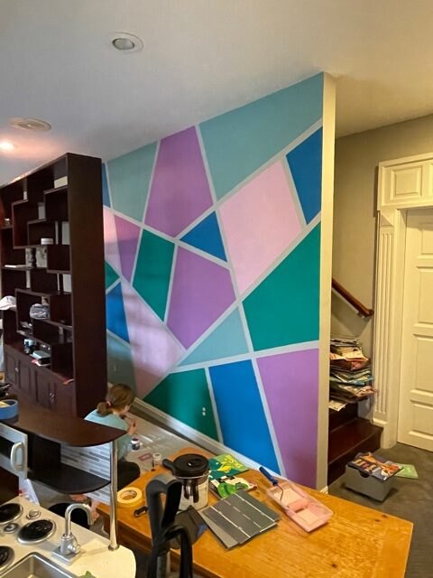15 formas creativas de llenar tu casa de color, Mural abstracto