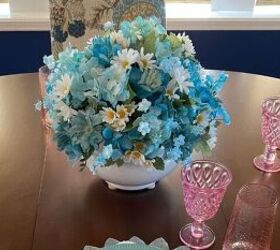 14 hermosas ideas para decorar cualquier fiesta, Centro de mesa con flores pintadas