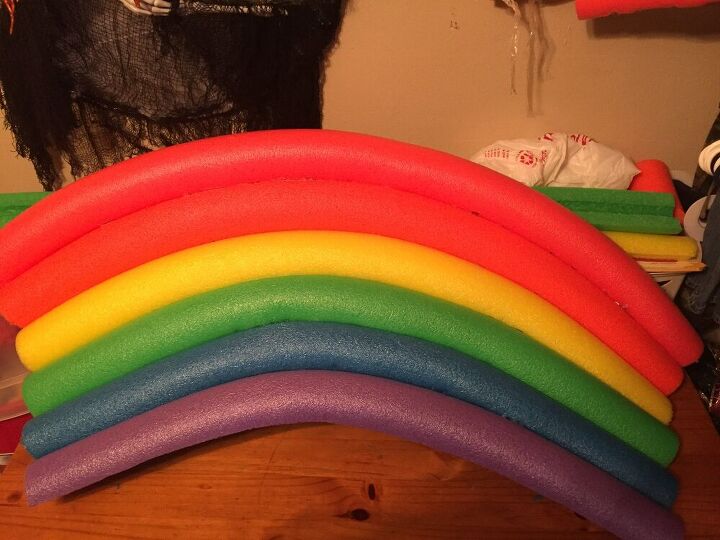 arco iris de fideos de piscina