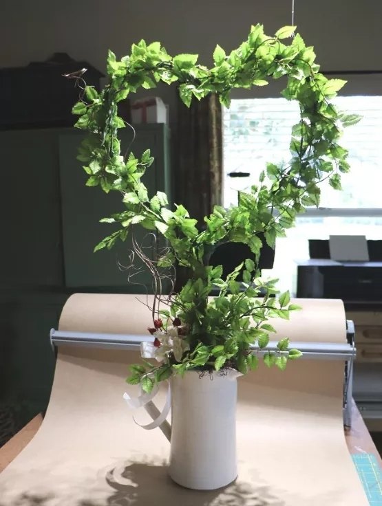 s 18 green decor ideas for people with a black thumb, A sweet heart shaped topiary