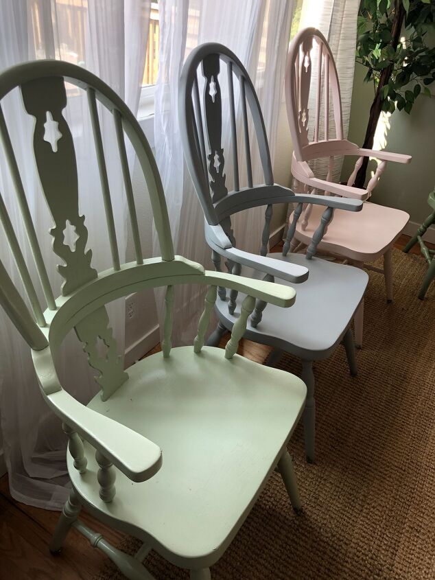 sillas de comedor de colores pastel de moda