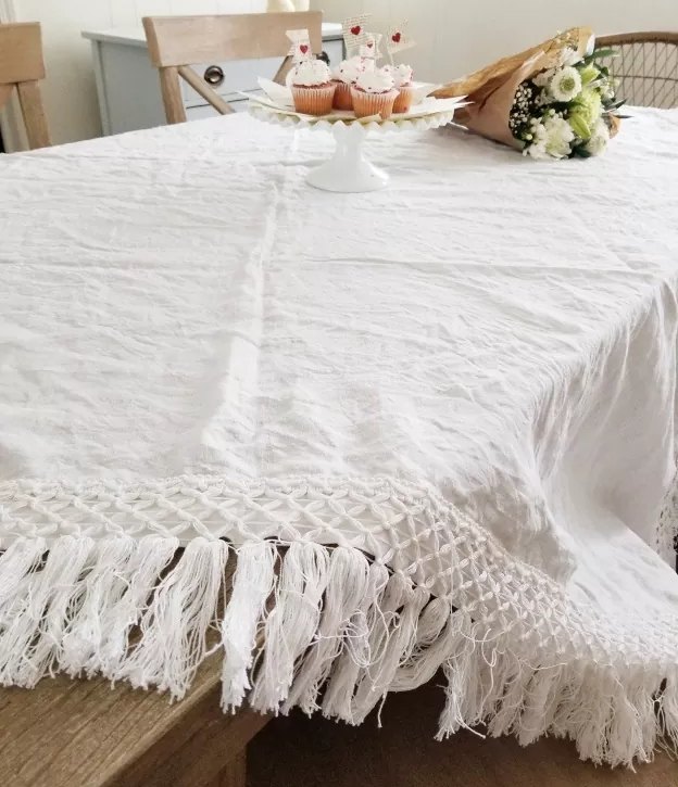10 maneiras novas e nicas de conseguir uma magnfica mesa de vero, Adicione algumas franjas bonitas sua toalha de mesa