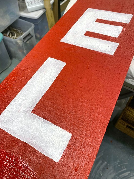 how to paint a two sided vertical sign
