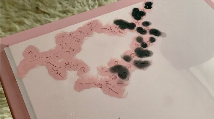 cmo pintar una plantilla de flores de cerezo en capas sobre una mesa