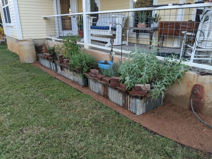 q how to transition grass to rock in side yard