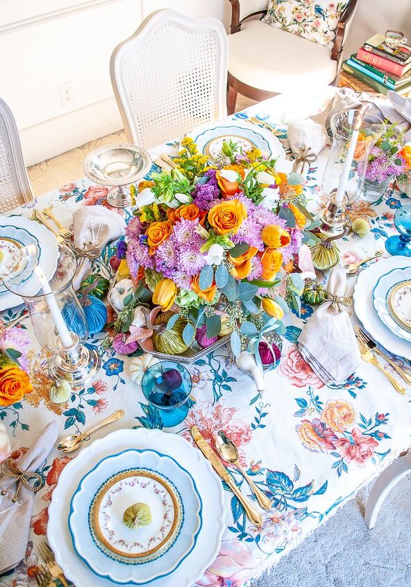 s 15 thrifty new ideas to copy for your next tablescape, Arrange a beautiful floral centerpiece