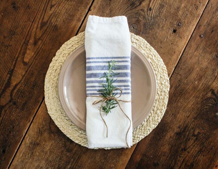 s 15 thrifty new ideas to copy for your next tablescape, Braid raffia into gorgeous chargers