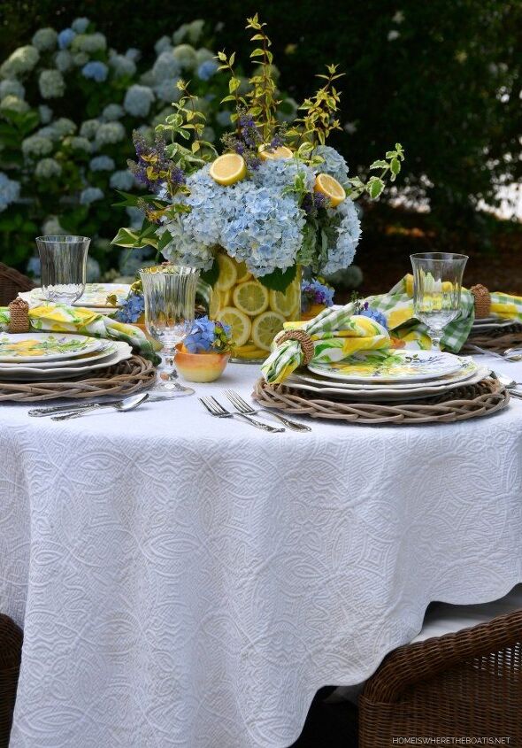 s 15 thrifty new ideas to copy for your next tablescape, Fill your vase with lemon slices