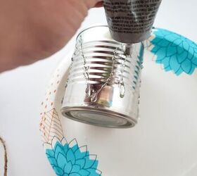 Spread Gorilla Glue all over an empty can to copy this quick & pretty spring idea