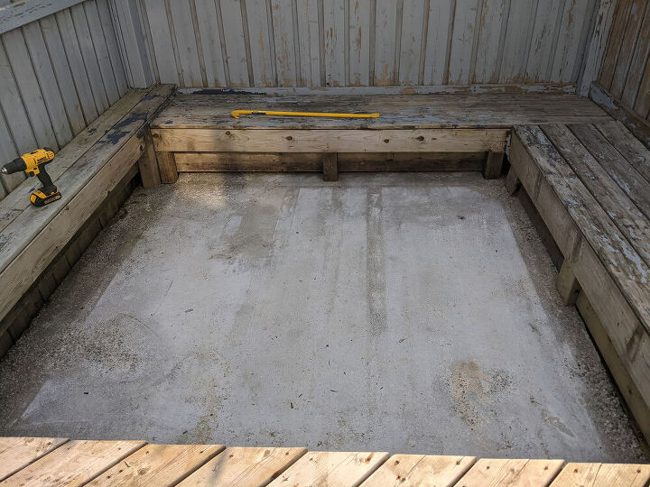 hole from former hot tub becomes sunken lounge space, Camouflaging what s behind