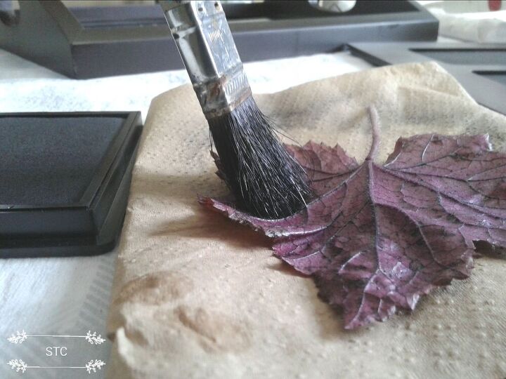 creating leaf art to style a fall frame tray, Inking the Leaf
