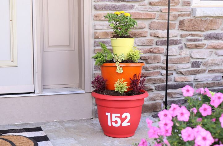 s 14 outdoor decor ideas everyone needs to see before fall, Her vibrant address planter
