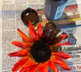 She paints the petals of a fake sunflower for a gorgeous, 30-minute idea we've never seen