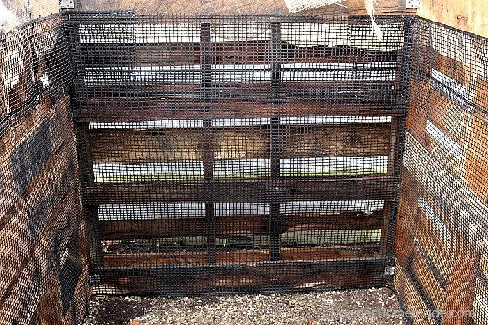 don t toss out your food quite yethere s how to make compost, Outdoor pallet compost bin with screen