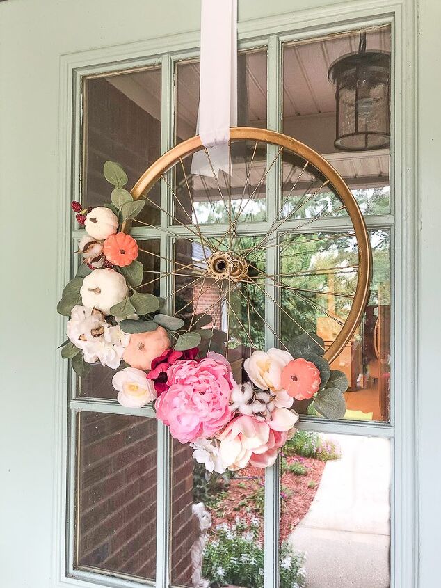 s 15 gorgeous ways to switch up your decor this fall, A cheerful autumn wreath