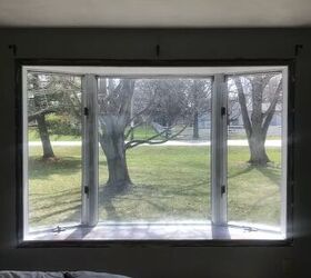 how to hang curtains like an interior designer, bay window looking into backyard