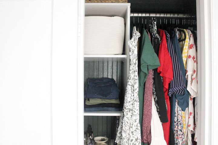 14 dicas e truques para ajud lo a obter o guarda roupa dos seus sonhos, Uma reforma r pida do guarda roupa de fim de semana com ClosetMaid