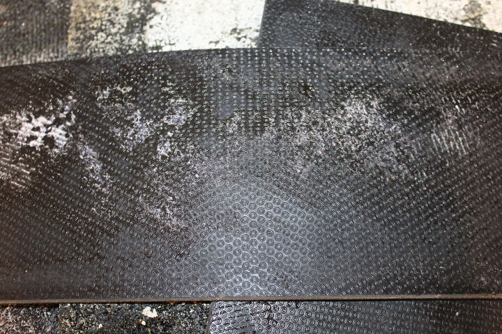 q what is this white stuff on the flooring mat