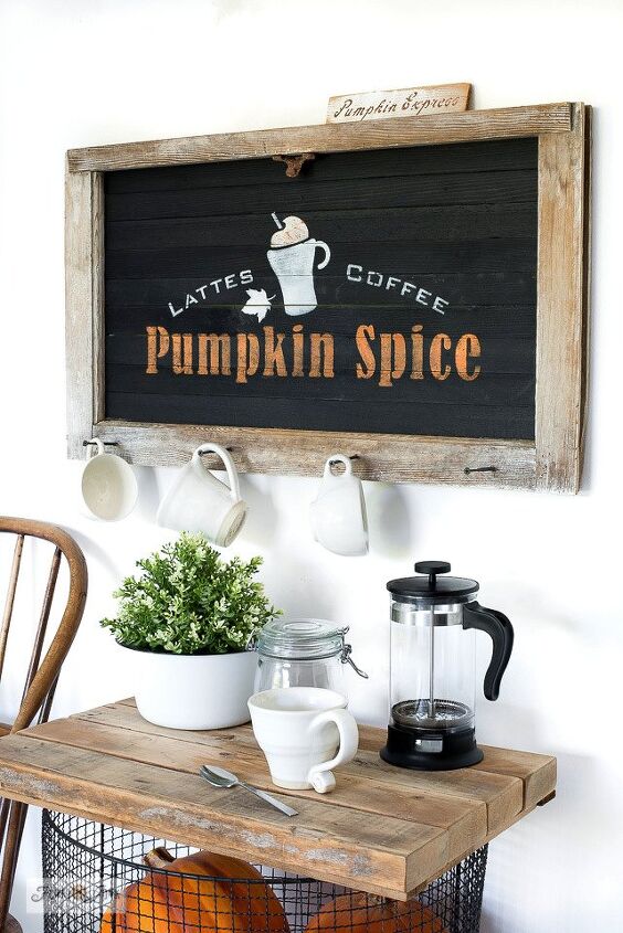 faa um delicioso caf com especiarias de abbora de outono com uma janela antiga