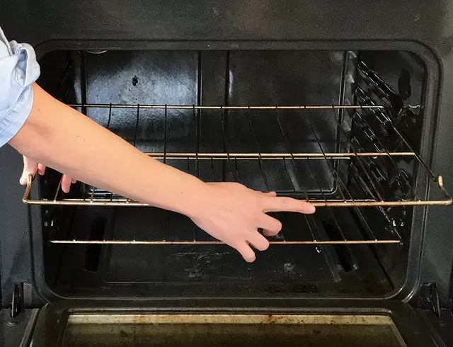 how to clean an oven, how to clean an oven