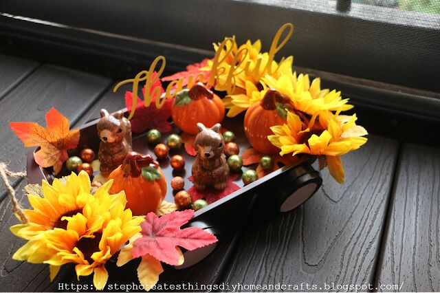 s 14 fun uses for old unwanted baking pans, An adorable fall wagon