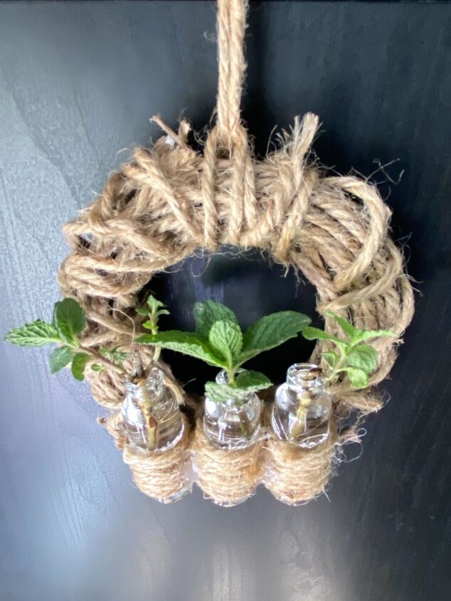 18 ideias de decorao que provam que a corda a principal tendncia do outono, Suporte de ervas de menta pequeno para a primavera