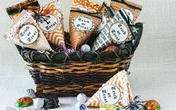  Faça suas próprias sacolas de Halloween - (também conhecidas como &quot;recipientes de creme azedo&quot;)