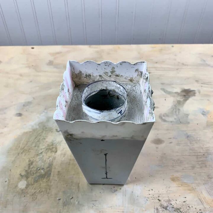 um vaso de cimento diy com um design de gato