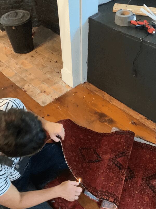 como amarrar as bordas do tapete em casa