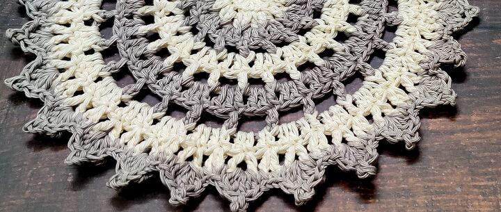two shades ombre crochet doily