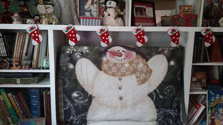 decoracin navidea de fieltro en el armario de la cocina