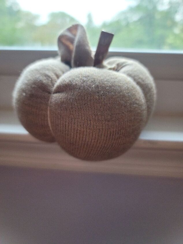 how i made cute fall pumpkins out of an old sweater
