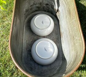 She puts 2 bowls into a large metal trough to get the coolest front yard look for fall