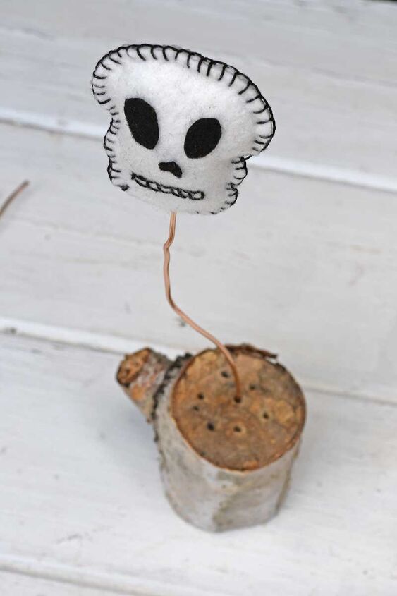 super cute scandinavian felt halloween skull decoration