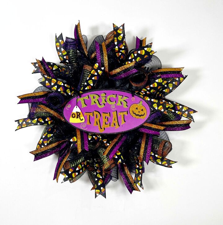 s grab a trash bag and googly eyes for these creepy halloween ideas, His cute shimmering wreath